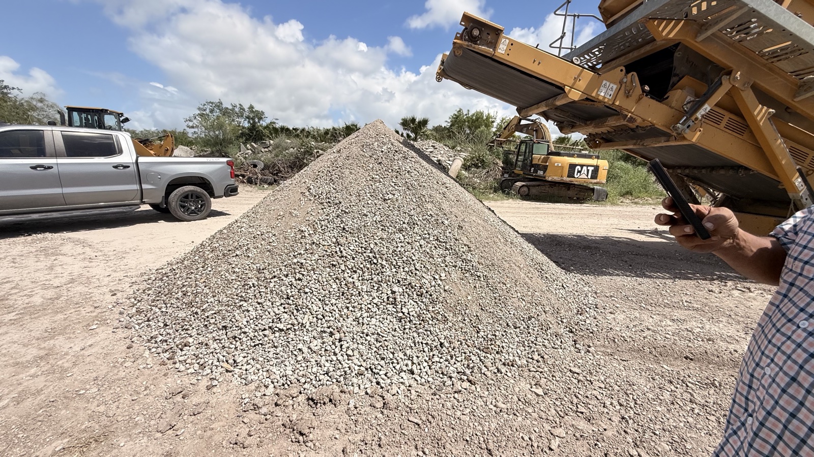 Crushed concrete aggregate with loading equipment